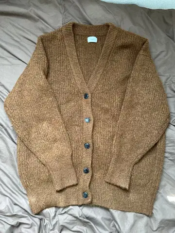 언그리드 브라운 니트 가디건 V넥