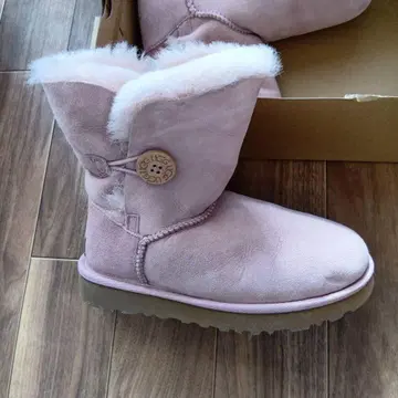 핑크 어그 부츠 버튼 포함