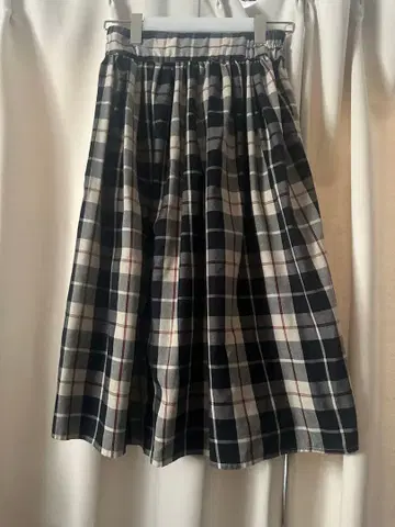 체크 무늬 플레어 스커트 베이지 계열 F