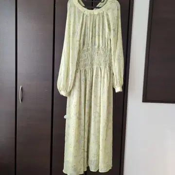 Mila Owen 옅은 옐로우 컬러 스모킹 원피스 사이즈 0