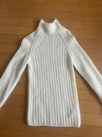 IENA 화이트 리브 터틀넥 스웨터