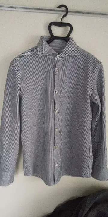 스트라이프 긴팔 셔츠