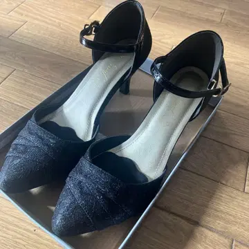블랙 스틸레토 펌프스
