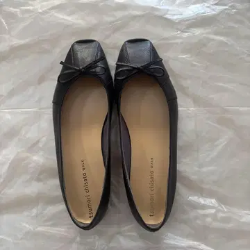 츠모리 치사토 플랫슈즈 블랙