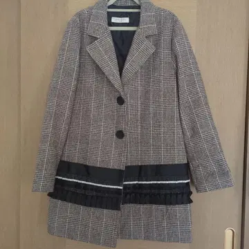 체크 무늬 테일러드 자켓 프릴 포함
