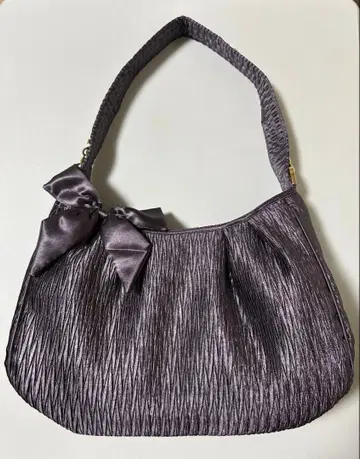 [나라야 미사용 새상품] 플리츠 리본 포함 새틴 백