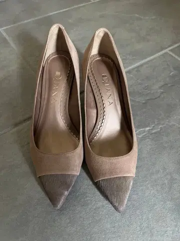 DIANA 베이지 스틸레토 하이힐 새상품급 23.5cm