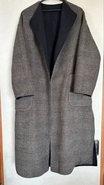 리버서블 체크 무늬 롱 코트 벨트 포함