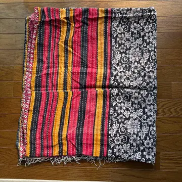 마라이카 래리 퀼트 숄
