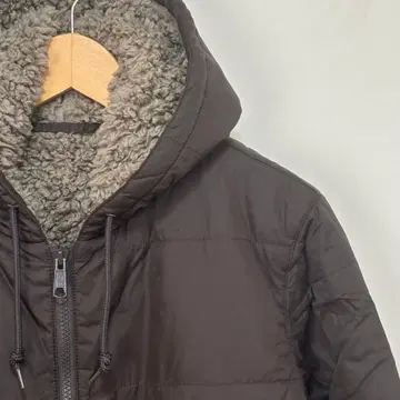 유니클로 다운 자켓 후드 보아 안감 집업