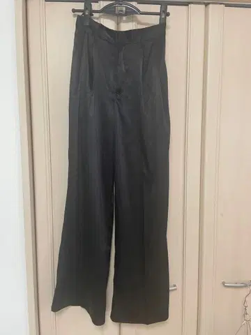 새틴 블랙 와이드 팬츠 하이웨스트