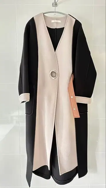 새상품 Jena 블랙/베이지 롱 코트