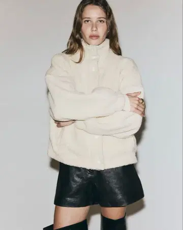 크림색 플리스 자켓 M 사이즈