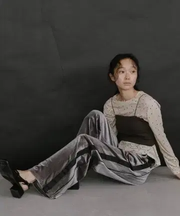 [ 미사용 새상품 ] duei 사이드 라인 벨로아 이지 팬츠