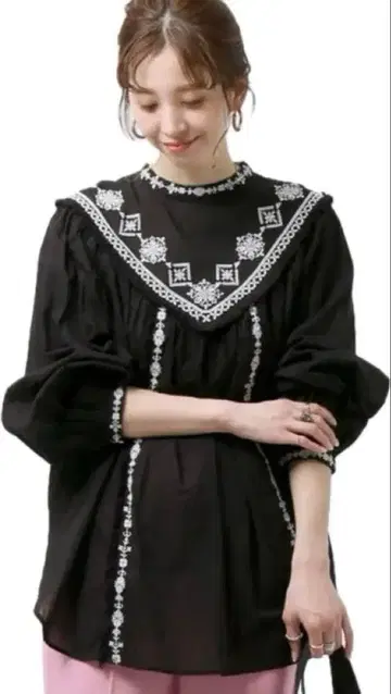 SIMPLICITE 블랙 자수