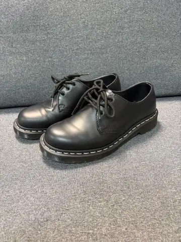 닥터마틴 화이트 스티치 UK6 ( 약 25.0cm )