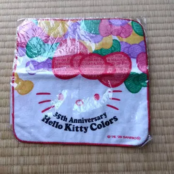 헬로키티 35주년 기념 타월 & 파우치 세트