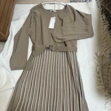 clette 4L 베이지 스트라이프 니트 원피스