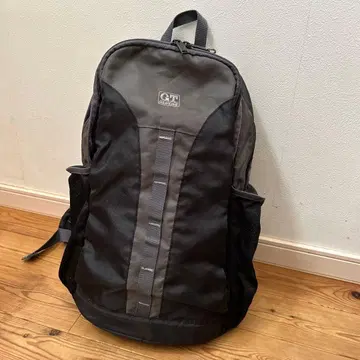 심플한 블랙 백팩