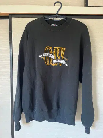 블랙 GW GOLDEN WEST 자수 크루넥 맨투맨