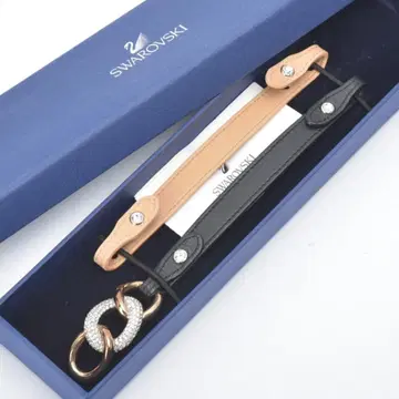 새상품급 스와로브스키 바운드 가죽 팔찌 베이지 블랙 팔찌