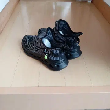 남성용 블랙 메쉬 스니커즈 [충격 흡수 사용] 완전 미사용 새상품