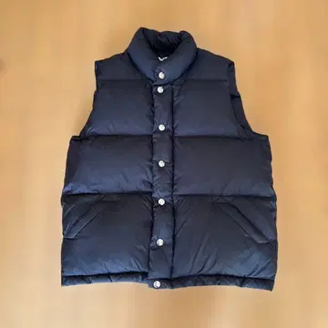 다운 베스트 GERRY 블랙