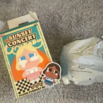 POPMART cry baby. SUNSET PURPLISHBLUE