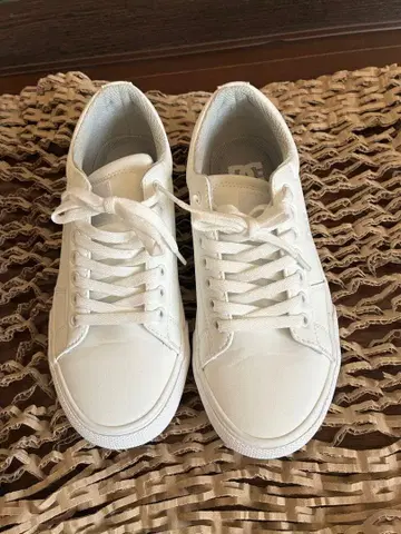 DC 화이트 스니커즈 로우컷 24cm