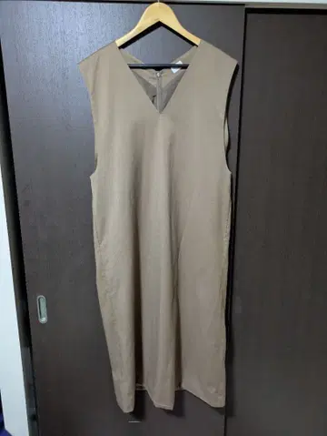 V넥 슬리브리스 원피스 베이지 프리 사이즈