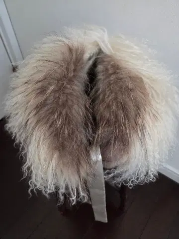 퍼 숄 리본 포함 크림 브라운