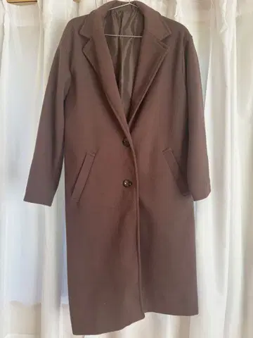 브라운 체스터 코트 사이드 포켓 포함