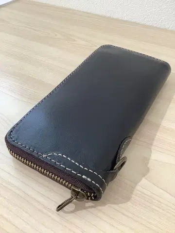 블랙 장지갑 중후한 느낌, 스타일리시 스티치 디자인