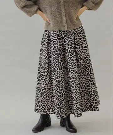 어반 리서치 서니 레이블 레오파드 무늬 턱 플레어 스커트