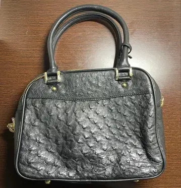 블랙 가죽 핸드백 스터드 장식