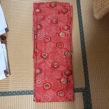 빨간색 팔각형 무늬 실크 기모노