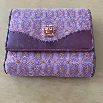ANNA SUI 엠보싱 가공 접이식 지갑