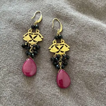 블랙과 핑크 비즈 귀걸이