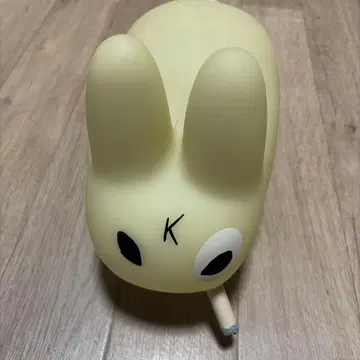 코지크 크림색 토끼형 피규어 축광