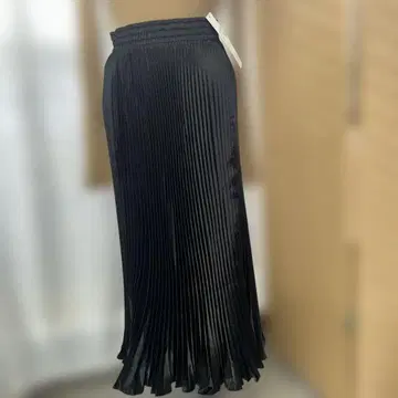 엘레강트 블랙 새틴 롱 플리츠 스커트