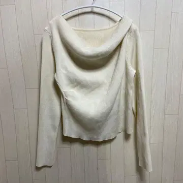 미스틱 오프숄더 리브 니트