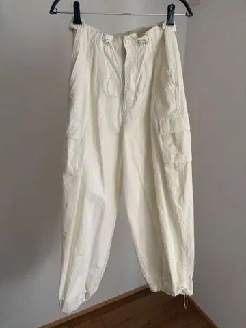 화이트 카고 팬츠 Ungrid