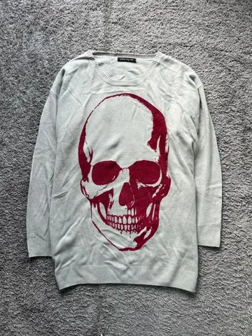 'WORLD WIDE LOVE!' Skull Design Knit