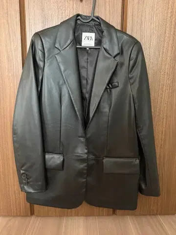 ZARA 블랙 가죽 자켓 XS