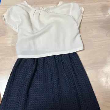 anysis 화이트/네이비 반팔 무릎 기장 원피스