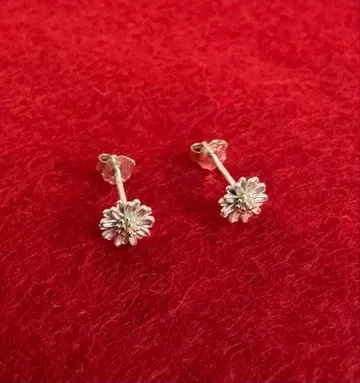 실버 꽃 모양 스터드 귀걸이