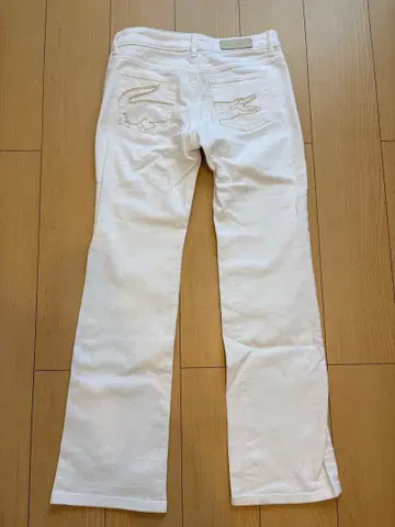 LACOSTE 화이트 플레어 팬츠