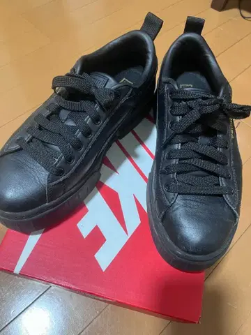 PUMA 블랙 통굽 플랫폼 스니커즈