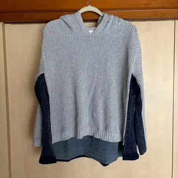 [ Bou Jeloud ] 후드 부착 니트 그레이 네이비