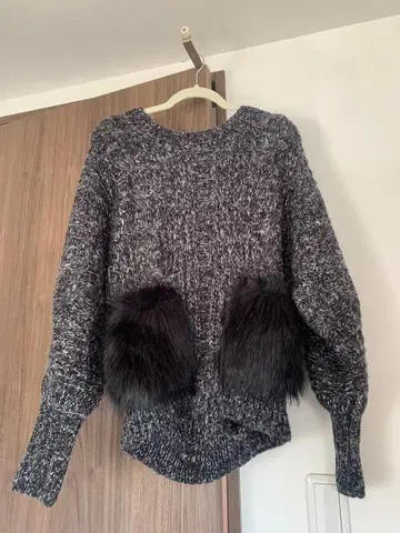 퍼 그레이 니트 스웨터